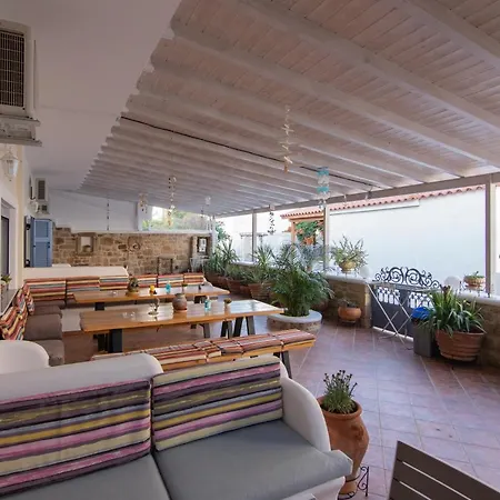 Coralli & Restaurant إيلافونيسوس