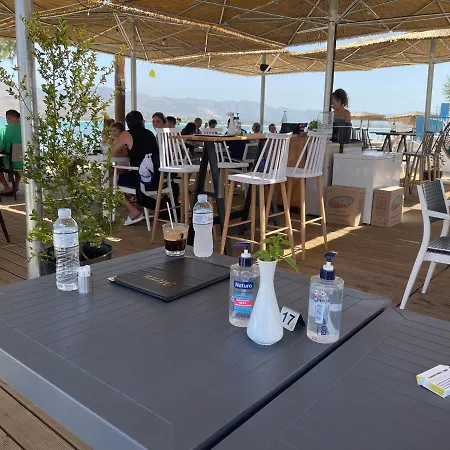 Πανσιόν Coralli & Restaurant 3*