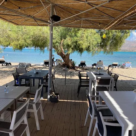 Coralli & Restaurant בית הארחה 3*